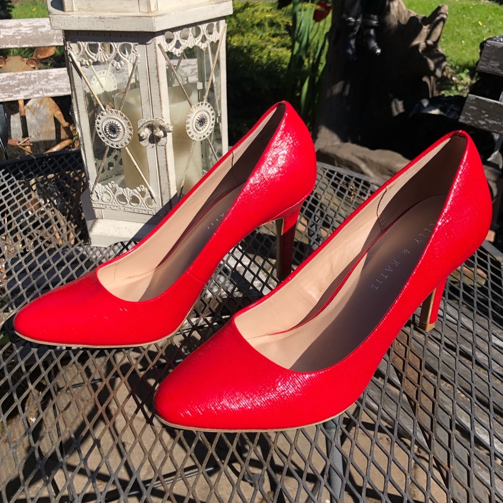 Kelly & Katie | Red Pumps